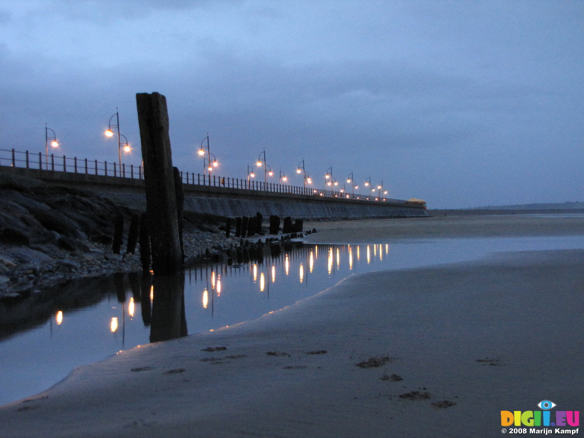 Picture SX00101 Reflection of Tramore boulevard lights | 20081218 ...