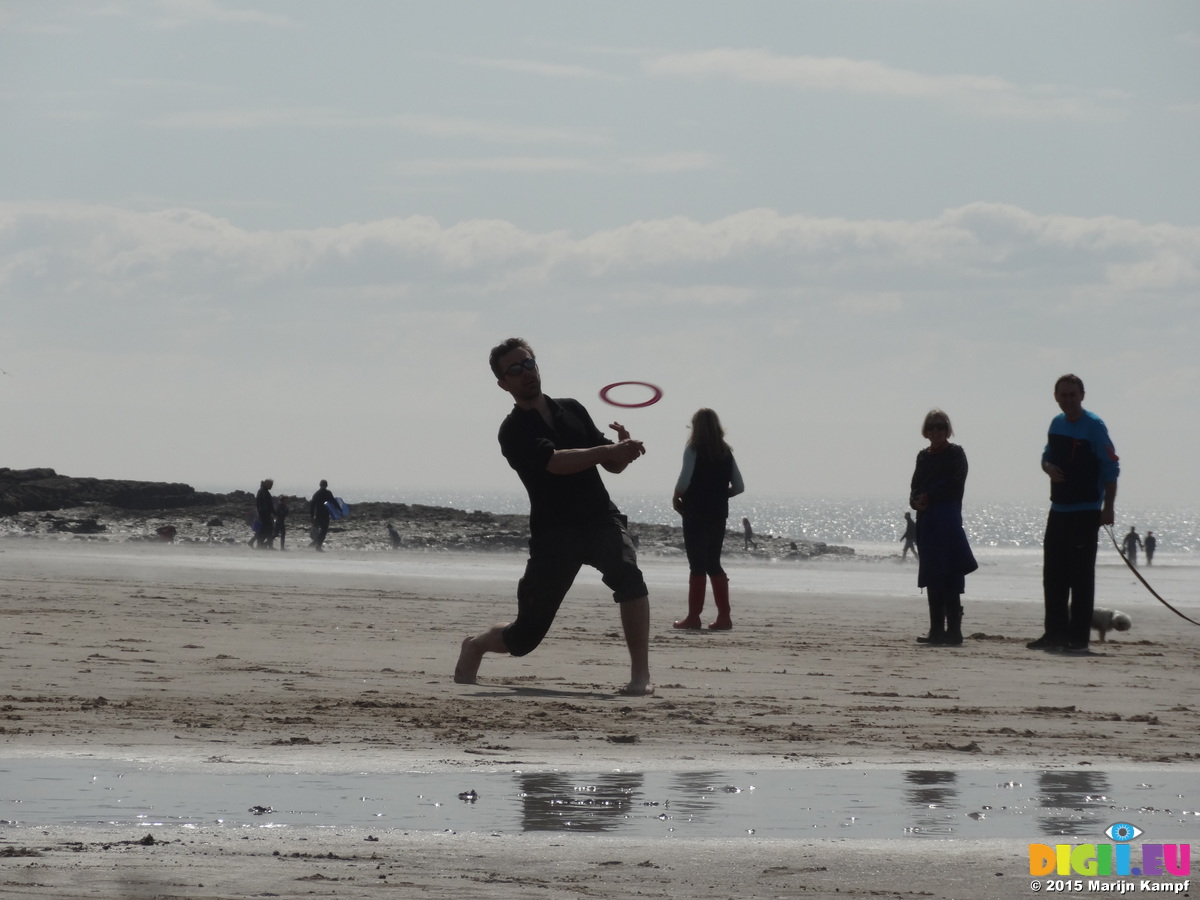 Picture DSC02639 Wouko throwing frisbee | 20150405 Playing frisbee on ...